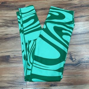 Cosmopolitan Two-Tone Green Swirl Leggings